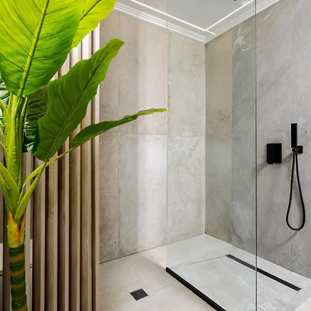 Elegant - Near Piata Romana & Athenaeum Apartament