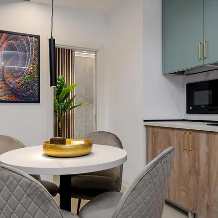 Apartament Elegant - Near Piata Romana & Athenaeum Bukareszt