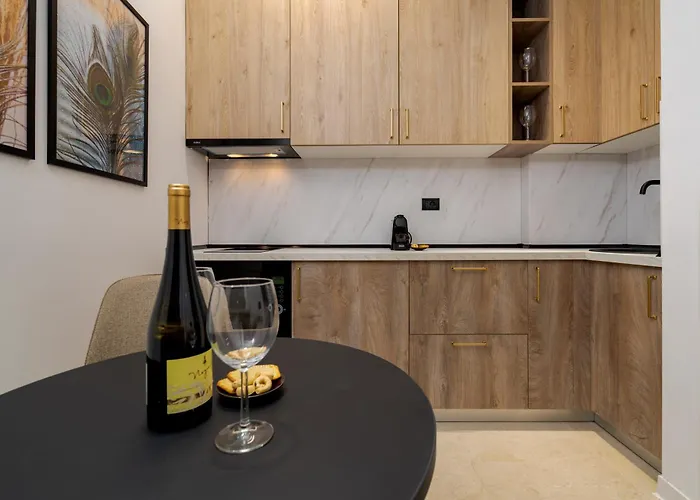 Appartement Elegant - Near Piata Romana & Athenaeum Boekarest