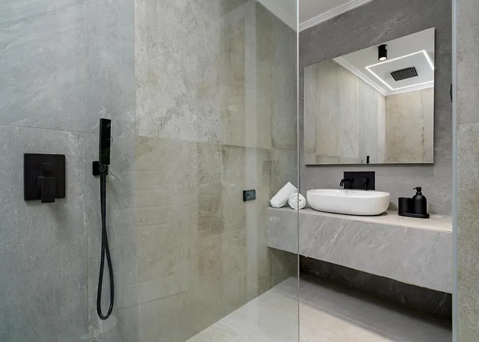 Appartement Elegant - Near Piata Romana & Athenaeum Boekarest